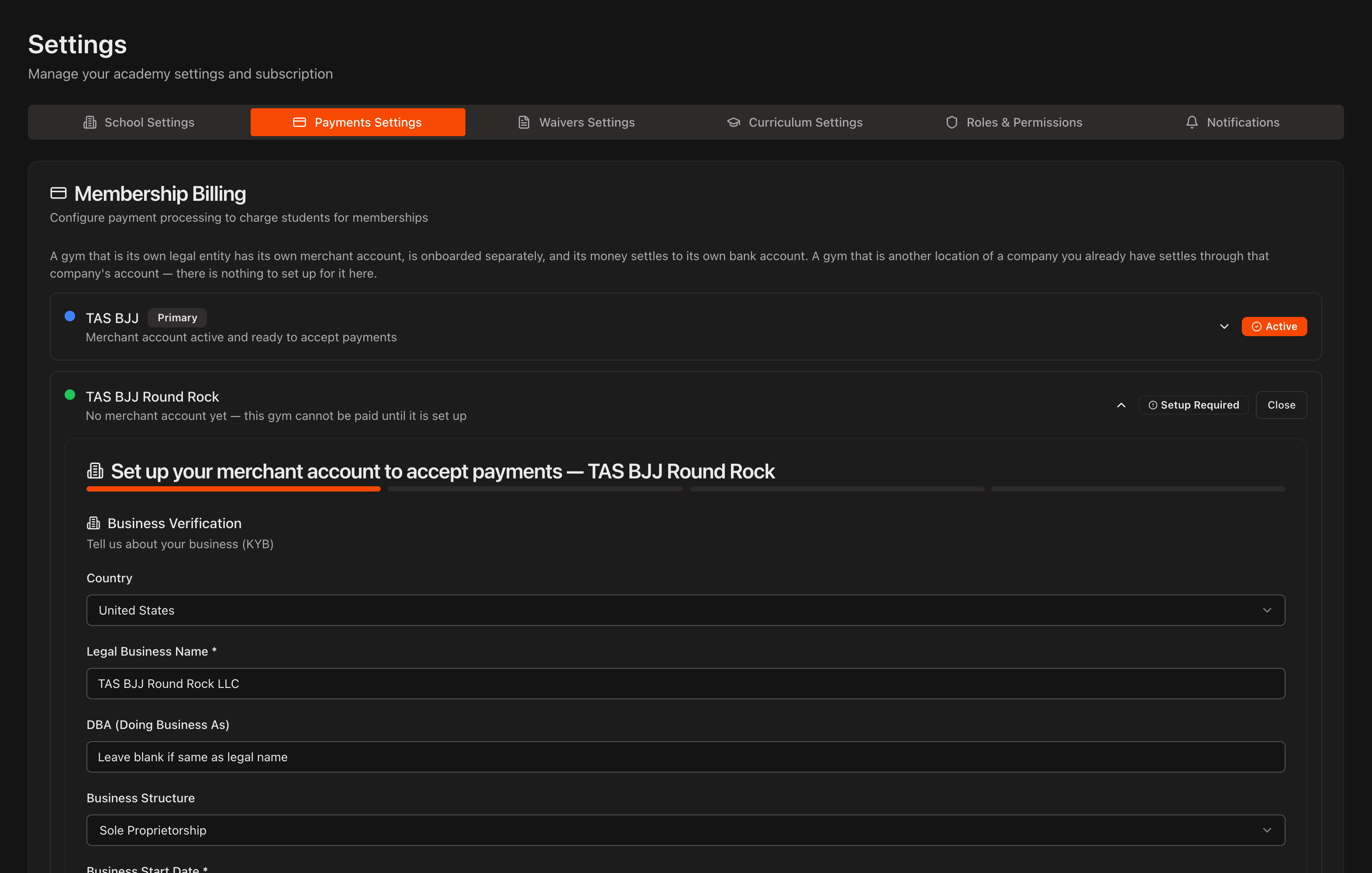 Payments Settings mostrando uma linha por unidade em Membership Billing, com a solicitação de pagamentos aberta para a nova unidade